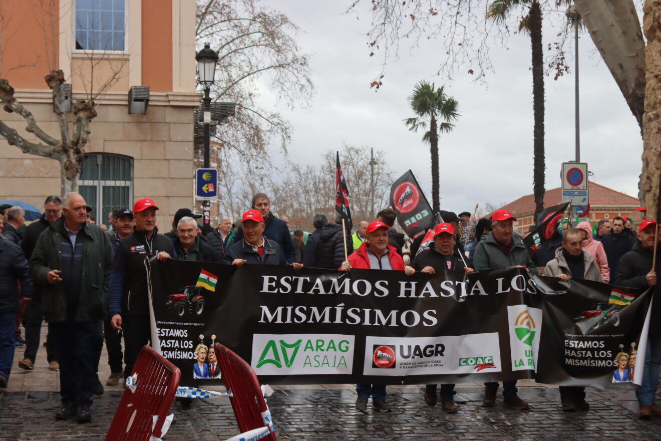 La manifestación acompañada de tractores del 11F en las teles riojanas