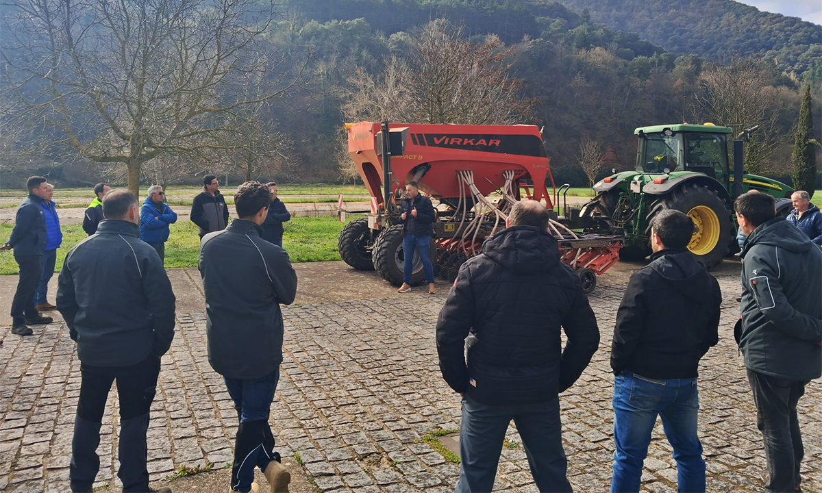Fotos y vídeos de la jornada de siembra directa en San Millán de la Cogolla